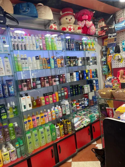 Vente vitrine et contoir d'exposition cosmétiques 