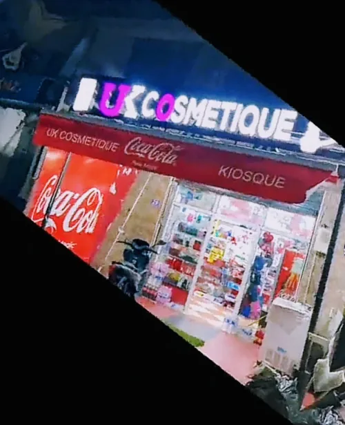 Vente vitrine et contoir d'exposition cosmétiques 