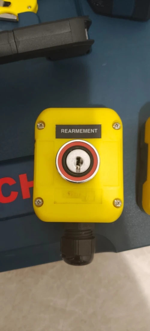 Boitier de réarmement et arrêt de pompier 