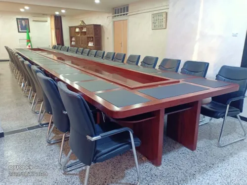 DES TABLE DE REUNIONE 