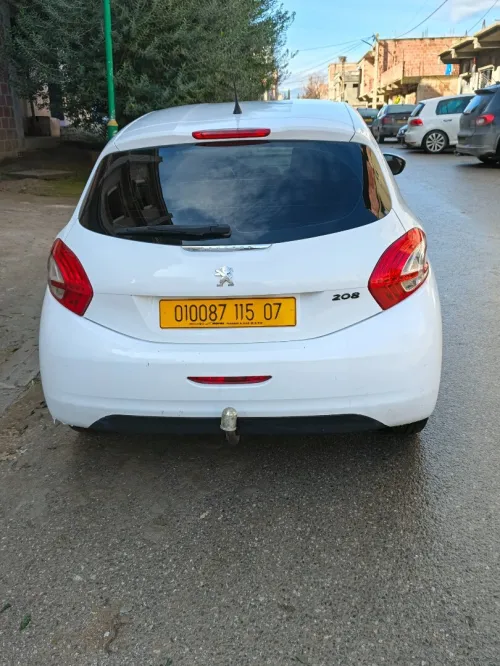 Peugeot 208 2015 Silver Line