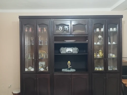 خزانة بيبيوتاك كبيرة خشب لماعن ) Bibliothèque en bois massif
