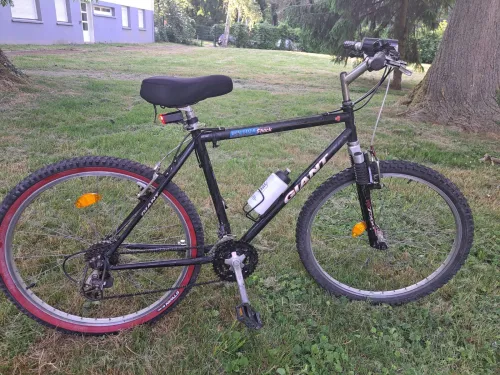 Vélo  GIANT VTT  26 pouces   très bon état 