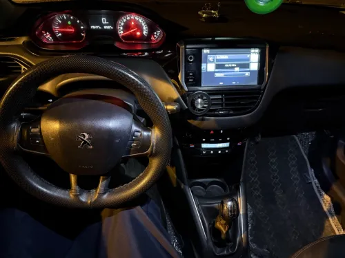 Peugeot 208 2015 Allure
