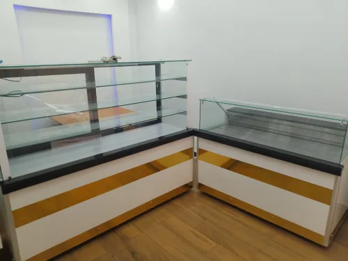Liquidation Frigo ventilé + présentoir 
