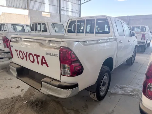 Toyota Revo  2025 simple