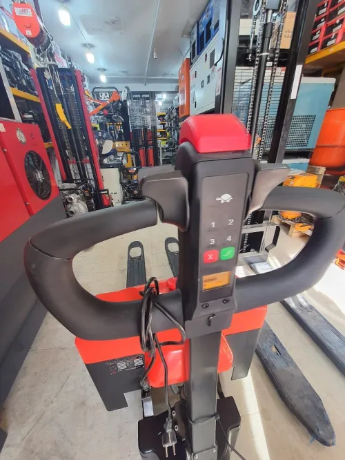 Groupe electrogene a souder Compresseur a vis gerbeur transpalette monte charge Coudeuse cisaille