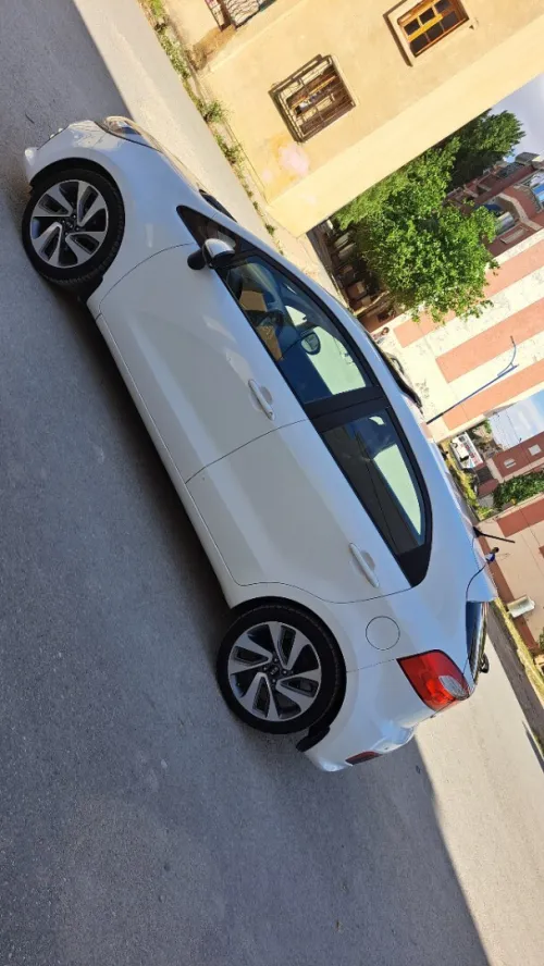 Kia Rio 5 portes 2015 Funny Facelift 
