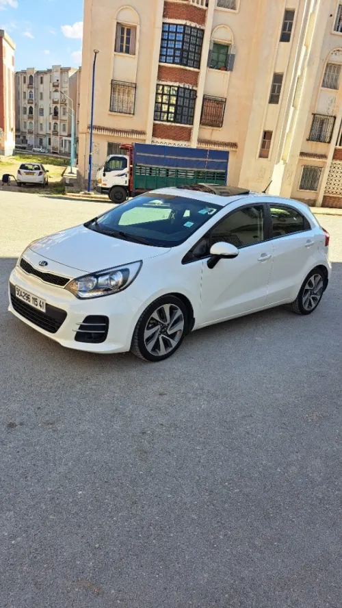 Kia Rio 5 portes 2015 Funny Facelift 