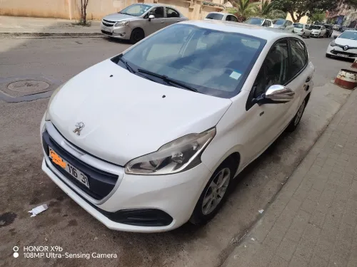 Peugeot 208 2016 Silver Line
