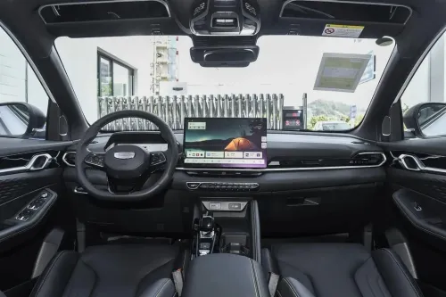 Geely Coolray 2025 