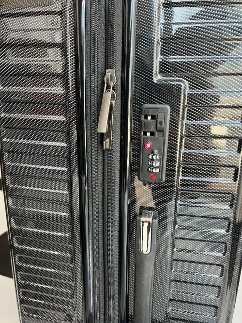 VALISE DE VOYAGE CARBON حقيبة سفر سوداء بتصميم كربون