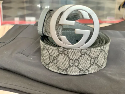 Ceinture GUCCI GG avec boucle GG