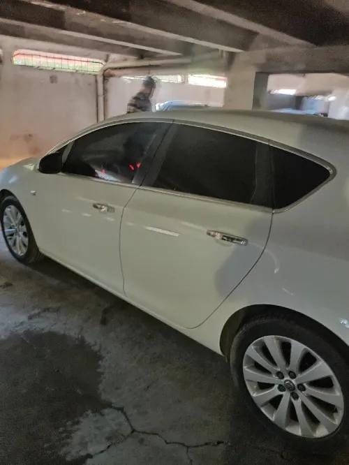 Opel Astra 4 portes 2014 Astra 4 portes