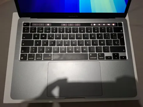Macbook Pro 13 pouces M2 2022 RAM 8GB SSD 256 GB Touch bar