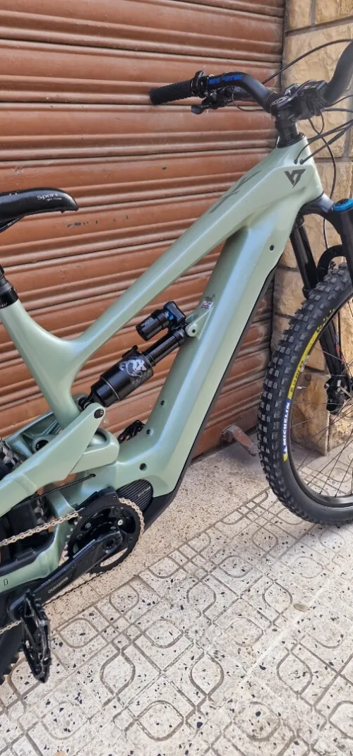 Vélo électrique YT carbon