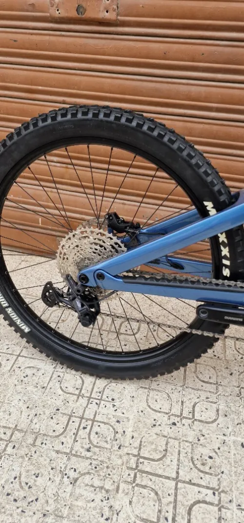 Vélo électrique canyon spectral 2025