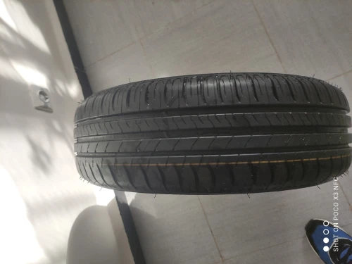 Pneus 185 65/15 Michelin neuf jamais utilisé