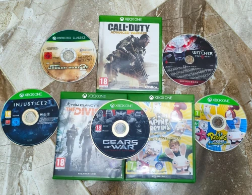 Xbox one s 1t mn France etat 9/10 + 2 manet original avec +15 game cd