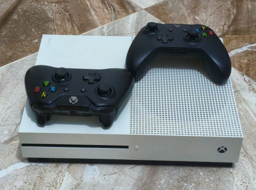 Xbox one s 1t mn France etat 9/10 + 2 manet original avec +15 game cd