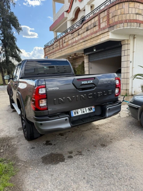 Toyota HILUX 2025 INVINCIBLE