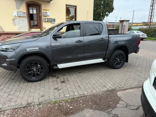 Toyota HILUX 2025 INVINCIBLE