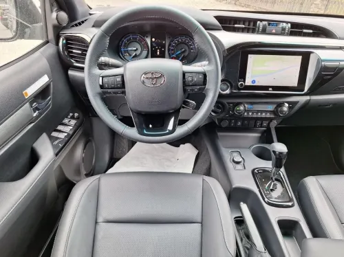 Toyota HILUX 2025 INVINCIBLE