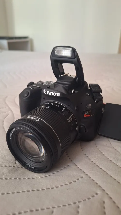 Canon 200D / SL2