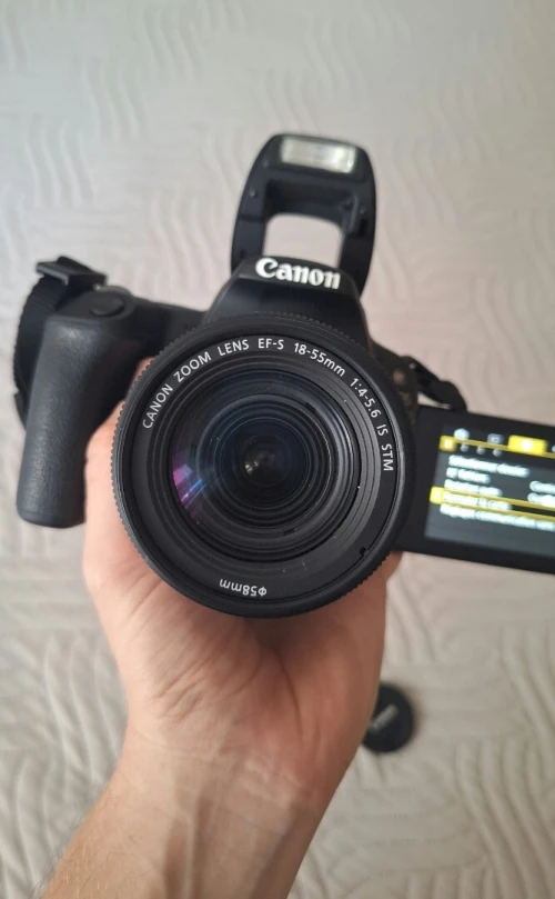 Canon 200D / SL2
