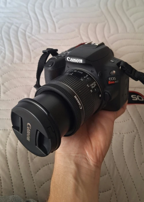 Canon 200D / SL2