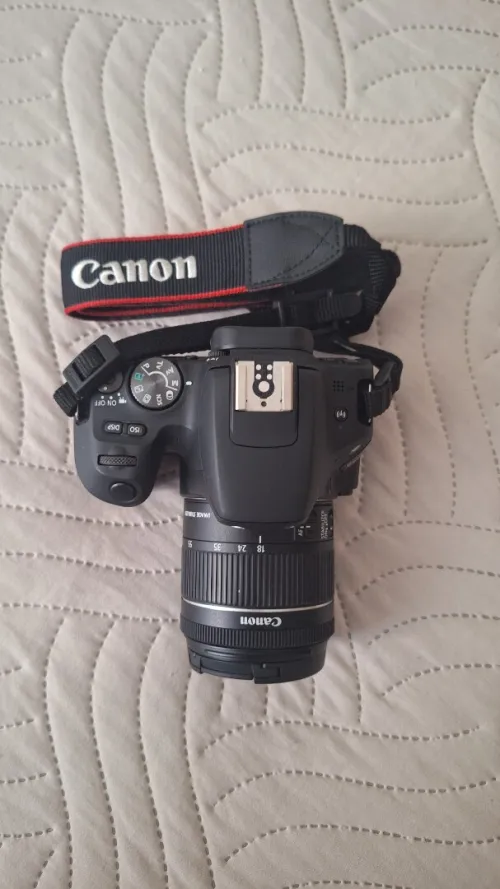 Canon 200D / SL2