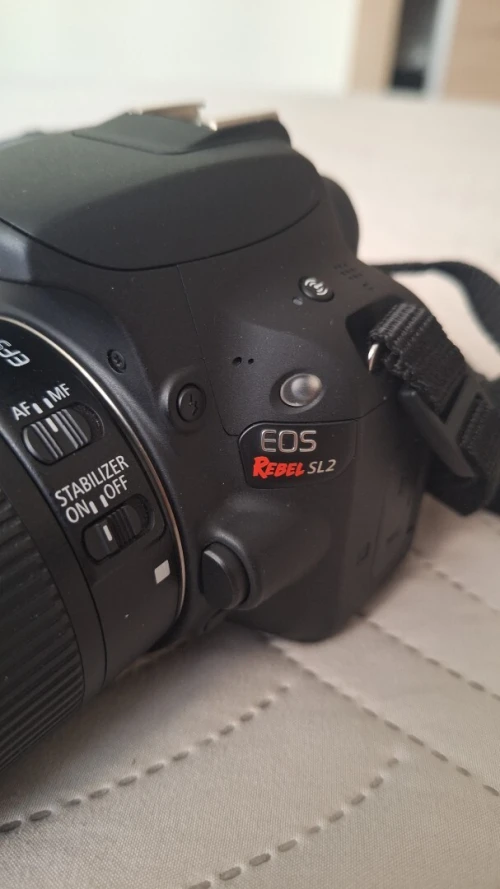 Canon 200D / SL2