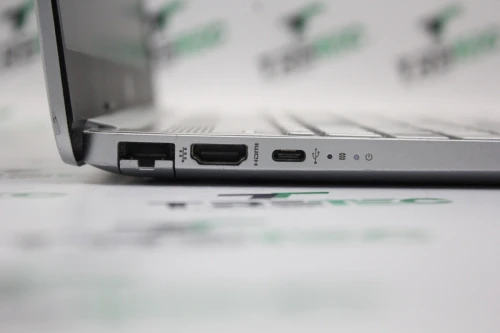 HP LAPTOP 15 I3 7th 8 GB 256 GB SSD 15" HD