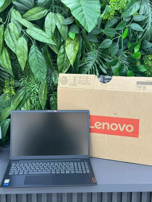 LENOVO V15 I5 12th 8 GB 256 GB SSD 15'6" FHD NEUF