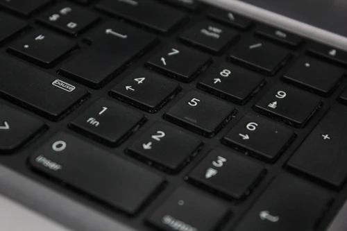 HP ProBook 470 G3 I3 6th 8GB 256GB SSD FHD AMD RADEON M340