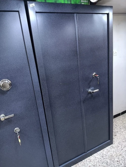ARMOIRE COFFRE 1.80M (SERRURE & COMBINAISON)