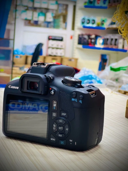 Canon EOS 2000D