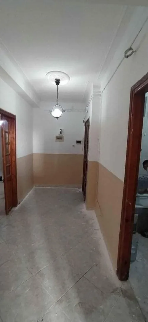 PEINTRE QUALIFIÉ مروان الصباغ rouleau et rebouchage