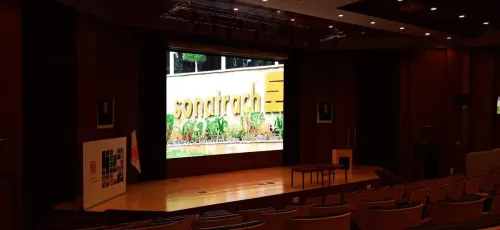 ÉCRANS GÉANTS LED POUR UNIVERSITÉS, ÉCOLES, AUDITORIUMS & CINÉMAS !