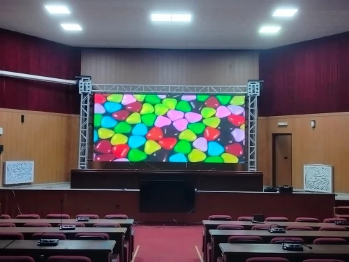 ÉCRANS GÉANTS LED AVEC STRUCTURE ALUMINIUM DÉMONTABLE