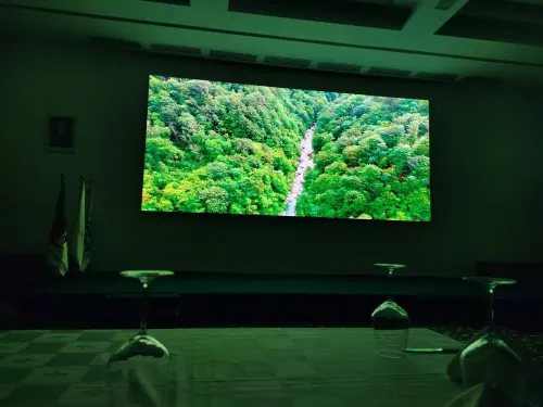 ÉCRANS GÉANTS LED POUR UNIVERSITÉS, ÉCOLES, AUDITORIUMS & CINÉMAS !
