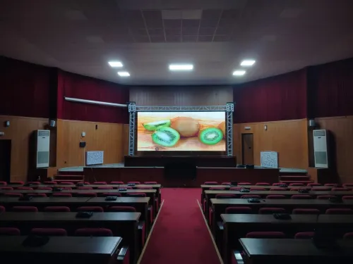 ÉCRANS GÉANTS LED AVEC STRUCTURE ALUMINIUM DÉMONTABLE