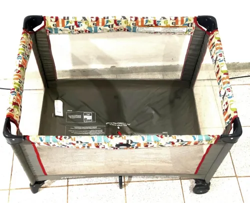 سرير اطفال. Parc pour bébé 