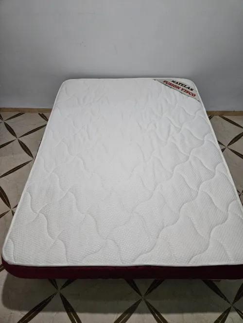 Matelas 190x140 Mémoire forme état comme neuf + sommier état comme neuf