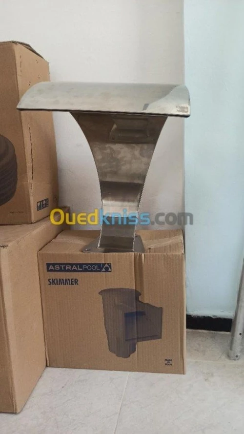 توزيع معدات المسابح والحمامات ومعالجة المياه