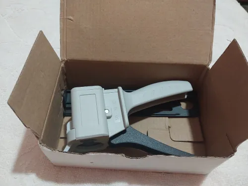 Applicateur colle corian