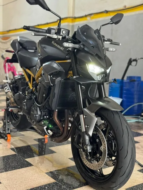 KAWASAKI Z900 