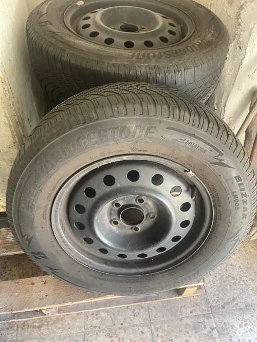 pneu et Jante Bridgestone  215/70/16