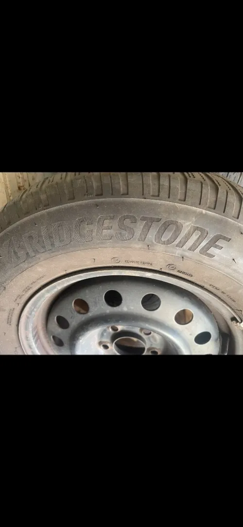 pneu et Jante Bridgestone  215/70/16