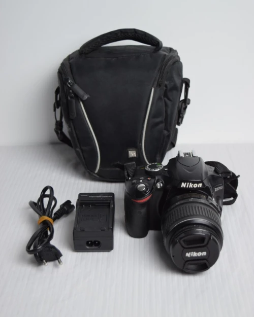 Nikon D3200 + 18-55mm